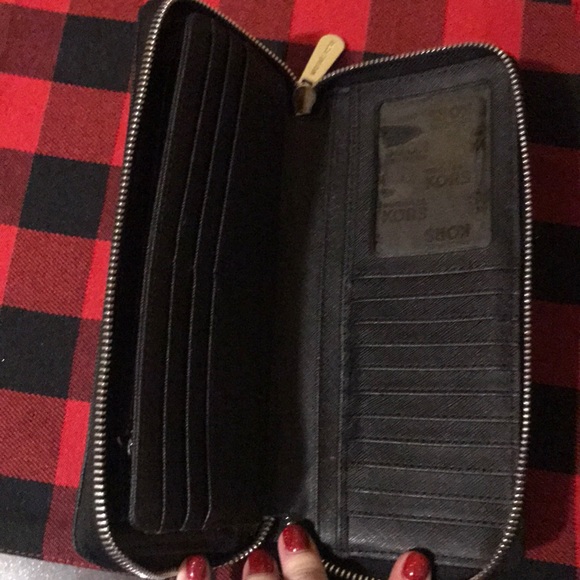 Brand New Michael Kors Wallet 🌹 - Picture 4 of 5